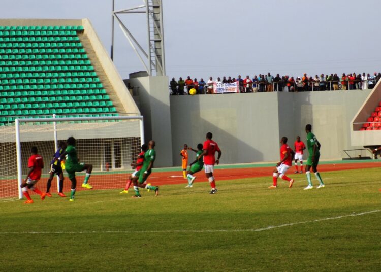 Racing se réveille contre Coton