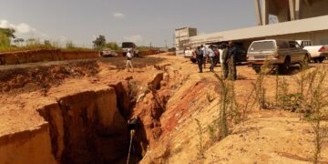 Une érosion monstre risque d’emporter une partie du stade omnisports de Bafoussam