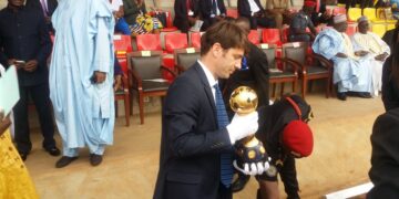 Coupe des Confédérations : le trophée présenté à Yaoundé