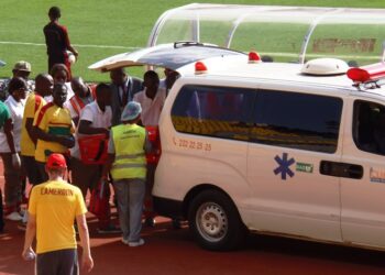 CAM – MAR : Oyongo quitte le stade à bord de l’ambulance