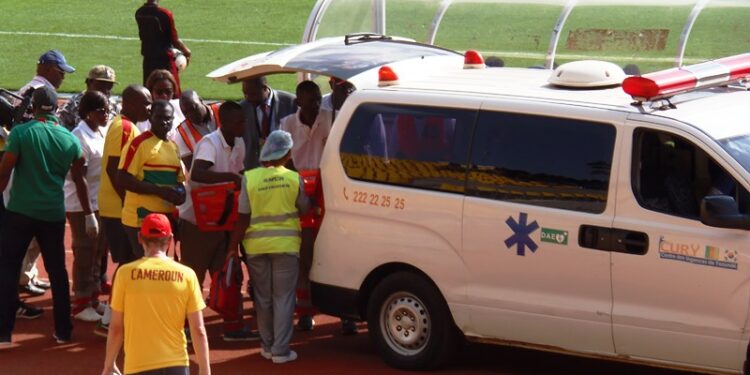 CAM – MAR : Oyongo quitte le stade à bord de l’ambulance