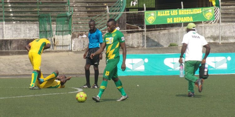 Astres chute  face  Yosa à Douala (2-1)