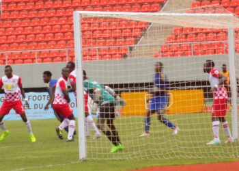 Elite One: Buteurs, un fauteuil pour trois