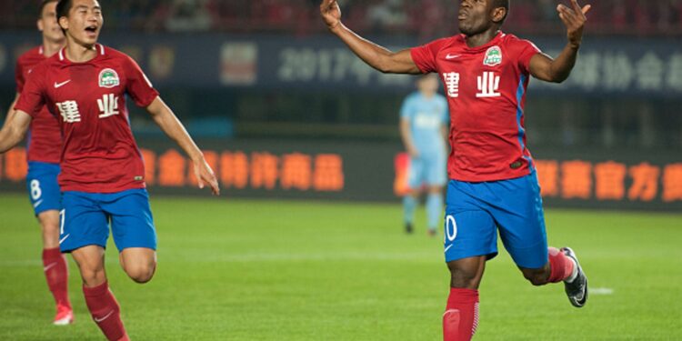 Chine : Bassogog double et écrase Stéphane Mbia