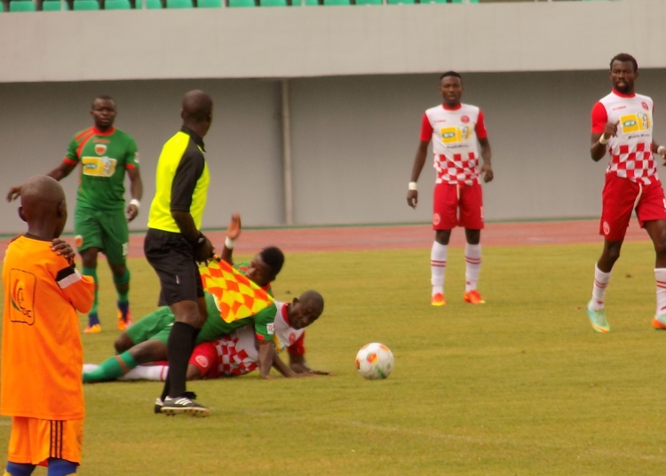 Racing triomphe sur Canon et complique son maintien