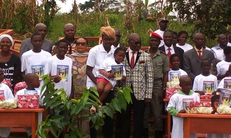Gaëlle Enganamouit au chevet des orphelins de Soa