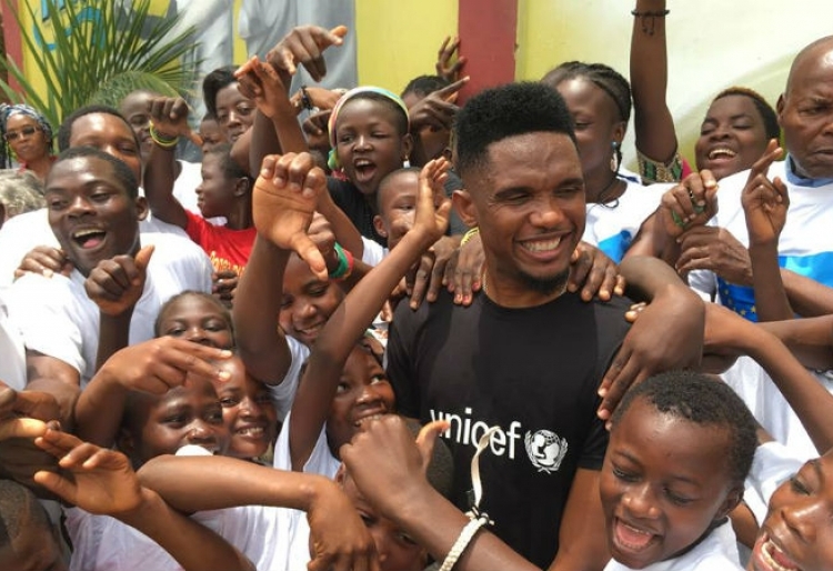 Samuel Eto’o au chevet des enfants à Douala