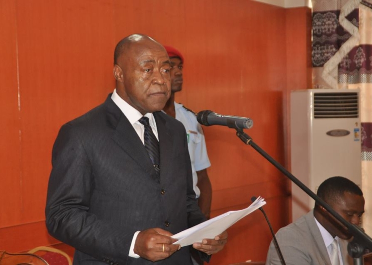 Bidoung Mkpatt met la pression sur les prestataires