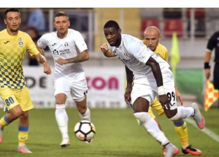 Anatole Abang veut se faire une nouvelle crinière en Roumanie