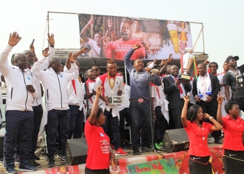 New Stars présente la Coupe au gouverneur