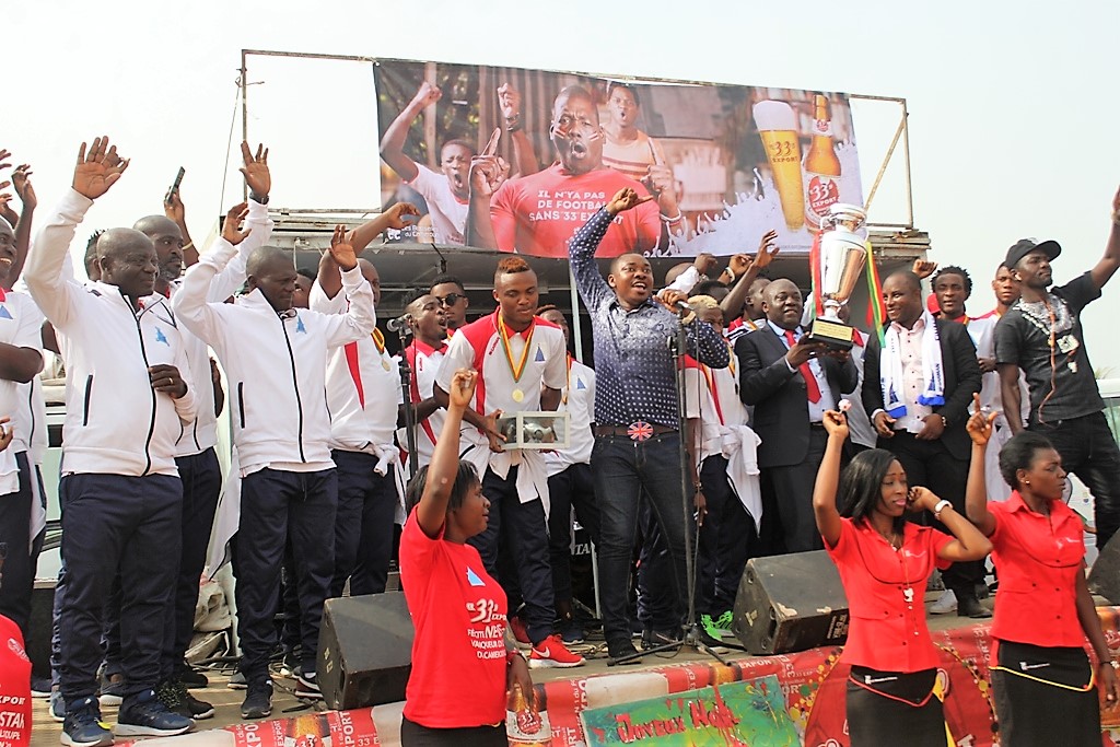 New Stars présente la Coupe au gouverneur