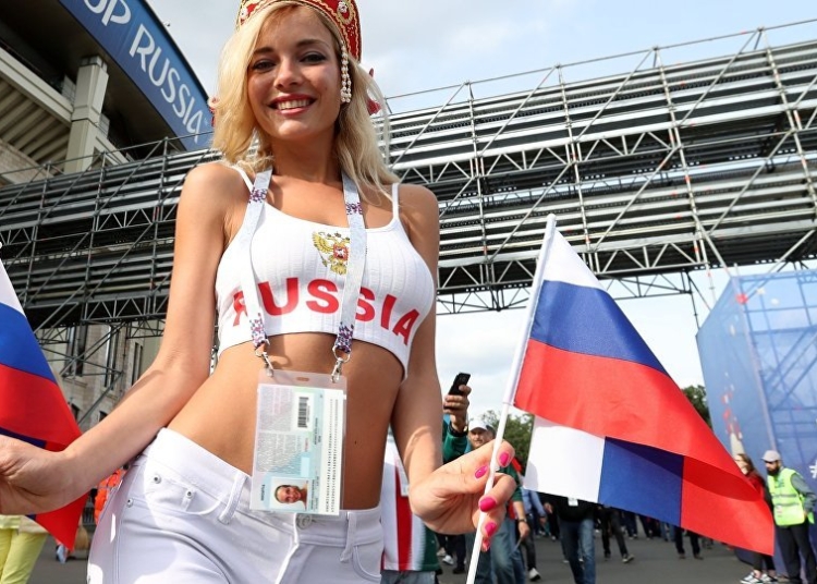 Surréaliste: Aux femmes russes de décider que faire avec les fans de foot étrangers, selon le Kremlin