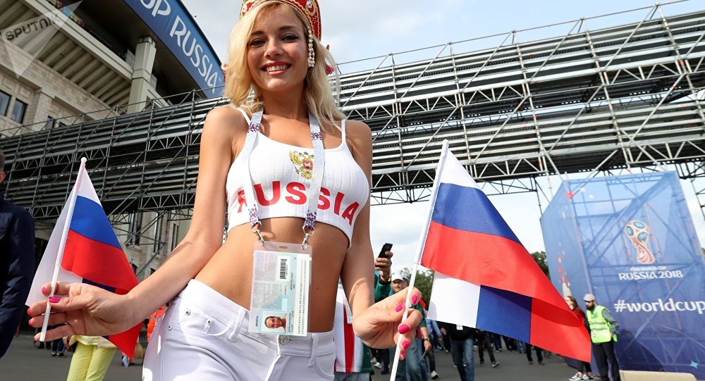 Surréaliste: Aux femmes russes de décider que faire avec les fans de foot étrangers, selon le Kremlin