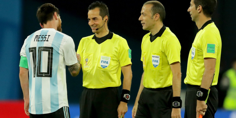 Russie 2018: Après le match contre le Nigéria, Lionel Messi remercie le trio arbitral conduit par Cuneyt Cakir
