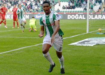 Samuel Eto&rsquo;o replique à Nîmes Olympique