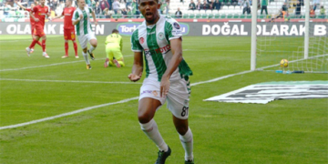 Samuel Eto&rsquo;o replique à Nîmes Olympique