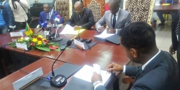 Lions Indomptables : Clarence Seedorf et Patrick Kluivert prennent officiellement fonction