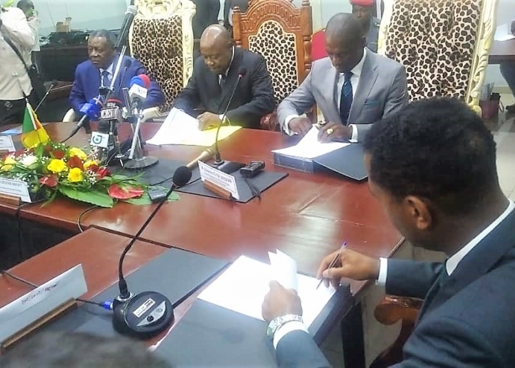 Lions Indomptables : Clarence Seedorf et Patrick Kluivert prennent officiellement fonction