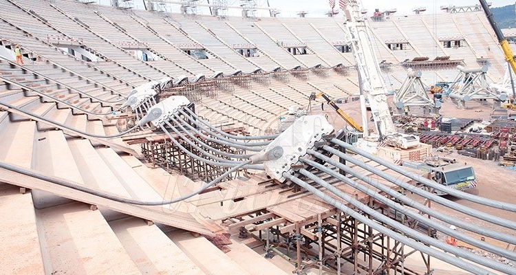 Stade Olembe : On prépare la pose de la toiture