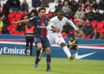 France : Ganago mystifie le PSG, mais sort sur blessure