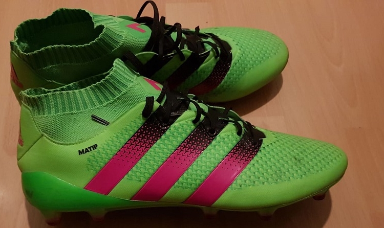 Les godasses de Joël Matip aux enchères pour la formation d’anciens Lions