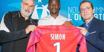 Olympique de Marseille : Simon Ngapandouetnbu, 16 ans,  passe pro
