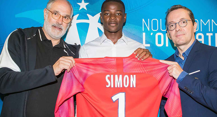 Olympique de Marseille : Simon Ngapandouetnbu, 16 ans,  passe pro