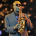 Manu Dibango casse son saxophone