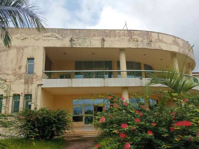 Ahmad Ahmad abandonne le Centre d’Excellence e la CAF à Mbankomo