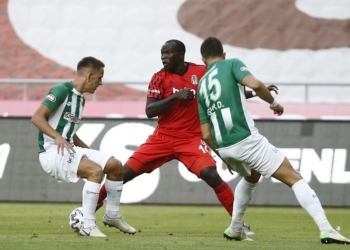 À peine transféré à Besiktas, Aboubakar Vincent joue ses premières minutes dans une défaite