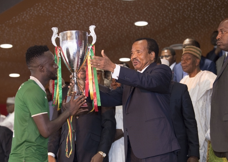 Dossier : les jeux politiques du football au Cameroun