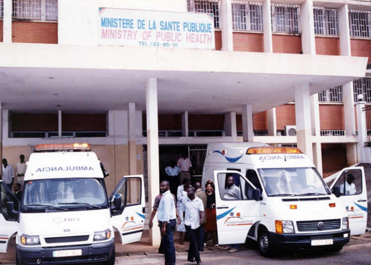 Santé : Eto’o offre 10 ambulances médicalisées au Cameroun