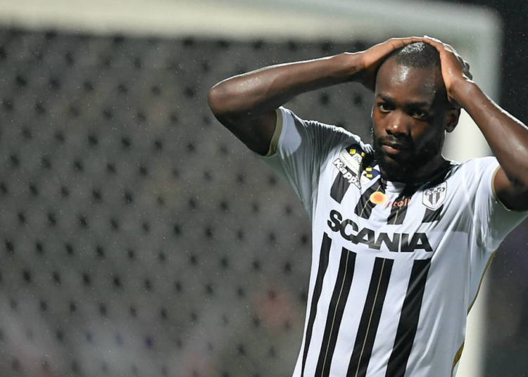 Ligue 1 : Stéphane Bahoken, la tête dans le sac