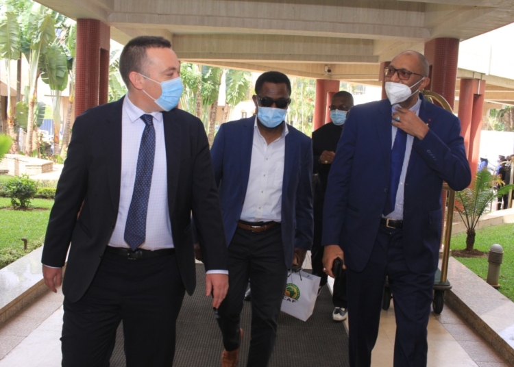 CAN 2021 : le secrétaire général de la CAF est au Cameroun