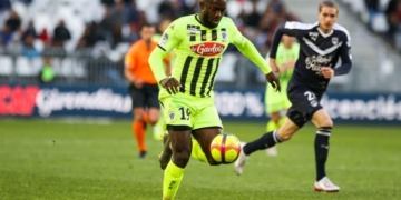 Ligue 1 : le SCO de Stéphane Bahoken surprend Bordeaux