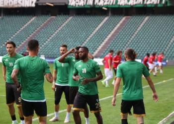 Turquie : Mandjeck et Kocaelispor en couleur