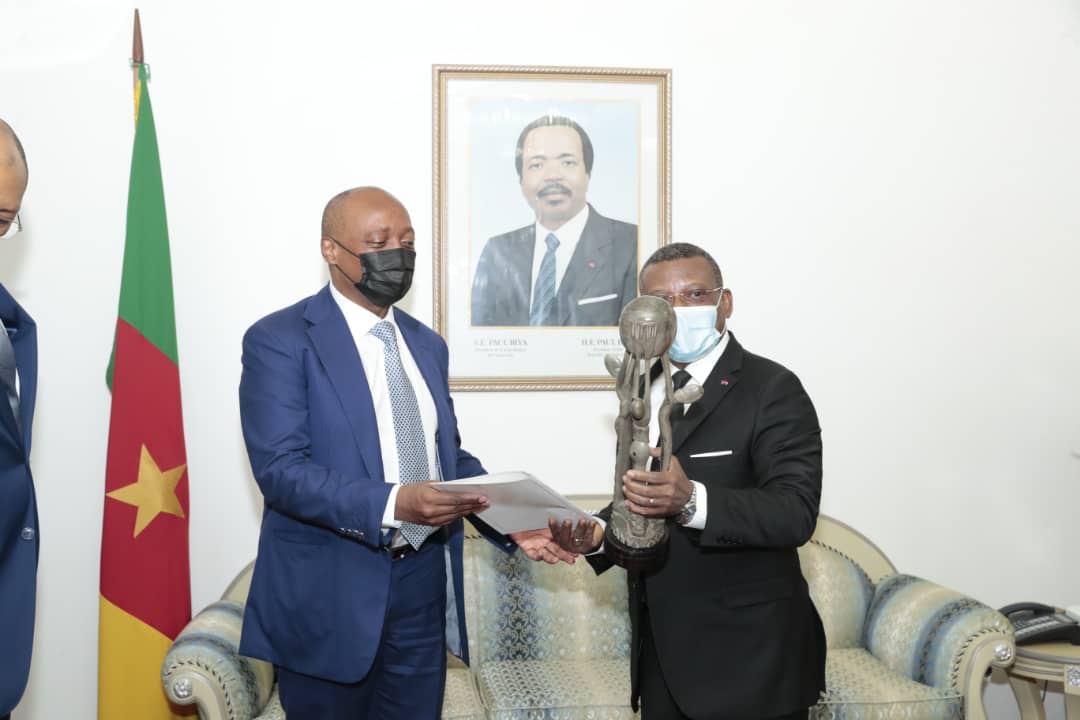 CAN 2021 : comment Paul Biya a dribblé le président de la CAF