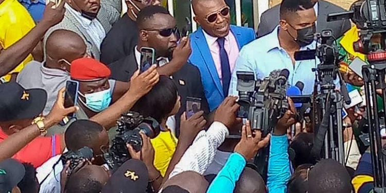 Élections à la Fécafoot : Eto&rsquo;o tient promesse et dépose sa candidature
