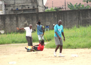 Pierre Batamak, le Président de Avion du Nkam, brutalise un juge de touche