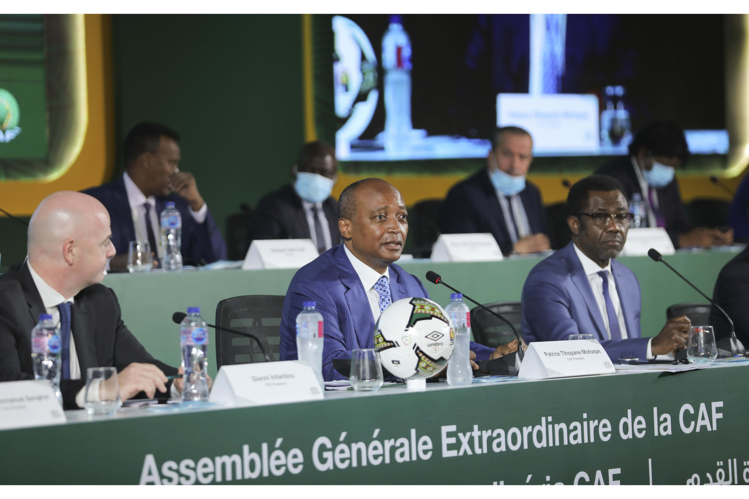 CAN 2022 : Ngoh Ngoh et Motsepo; que se sont-ils dit ?