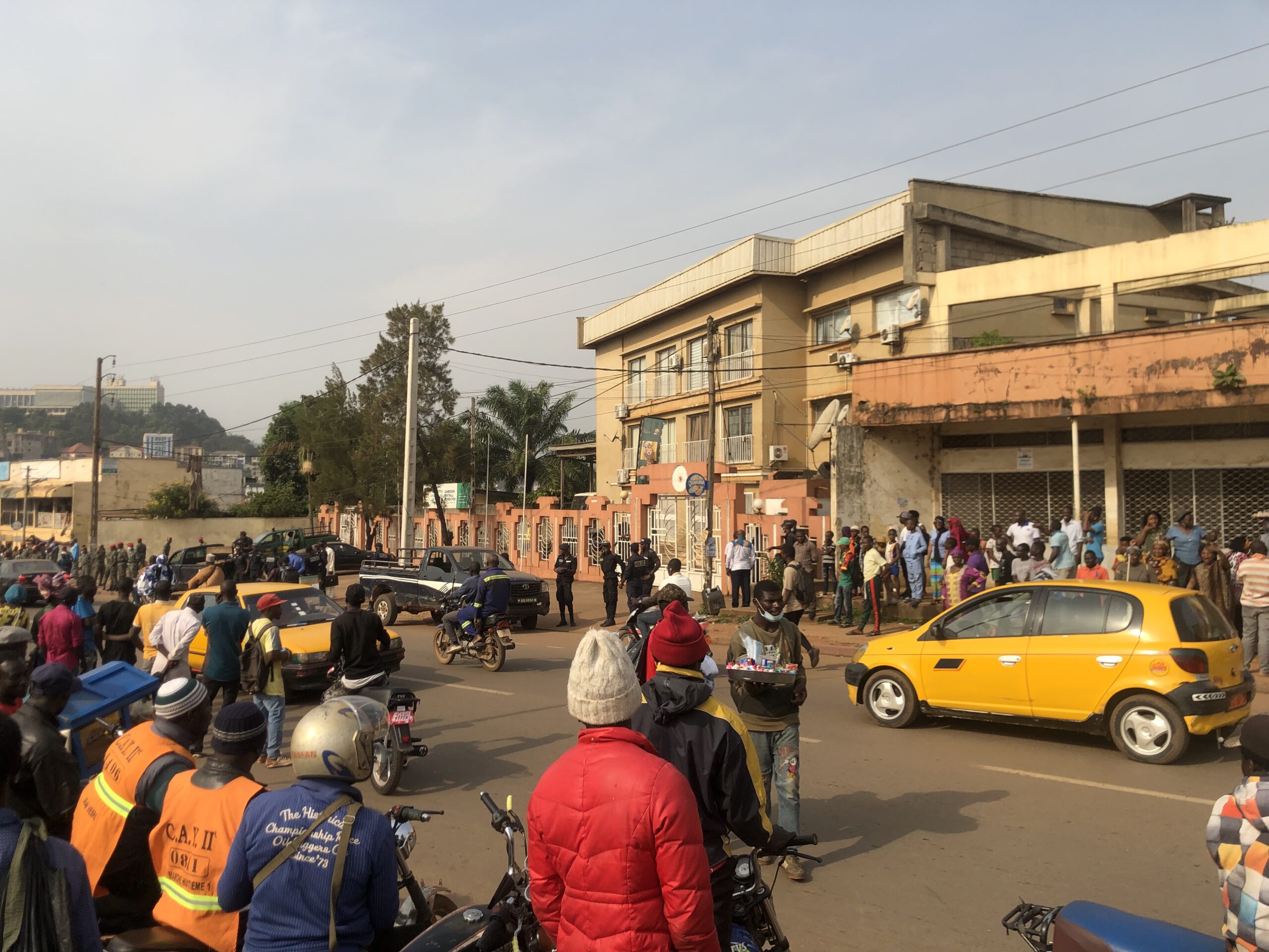 Le siège de la Fécafoot encerclé par la police