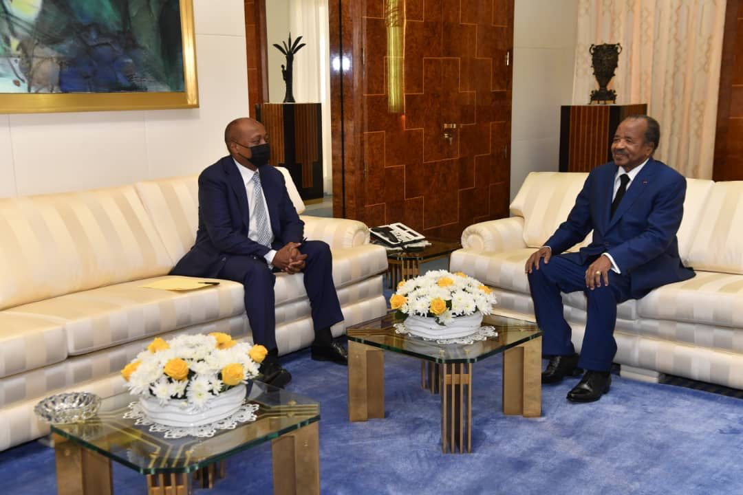 CAN 2021 : Paul Biya a bien reçu le Président de la CAF qu’accompagnait Samuel Eto’o