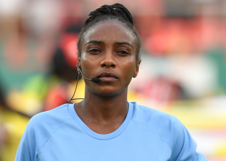 CAN 2021 : une première mondiale. Un trio arbitral féminin pour le match Zimbabwe – Guinée