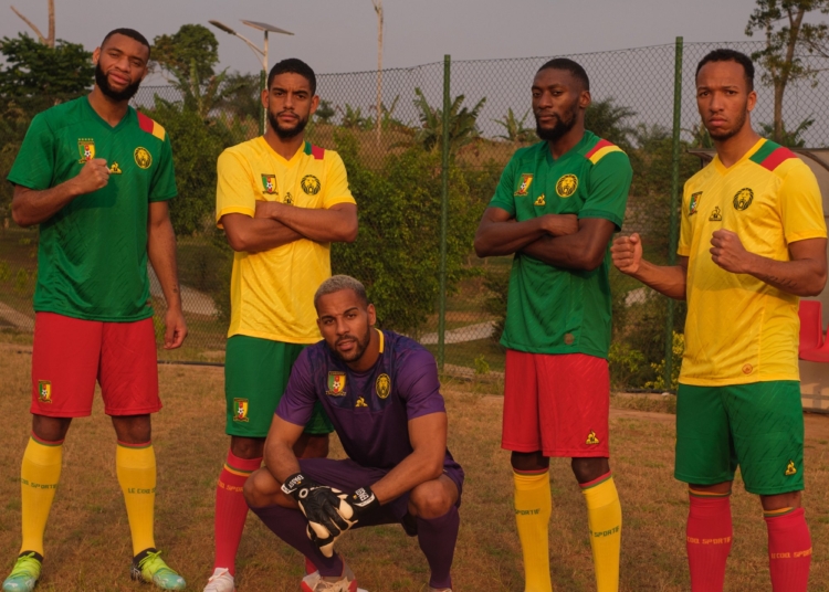 Ambiance folle autour des Lions Indomptables à Douala