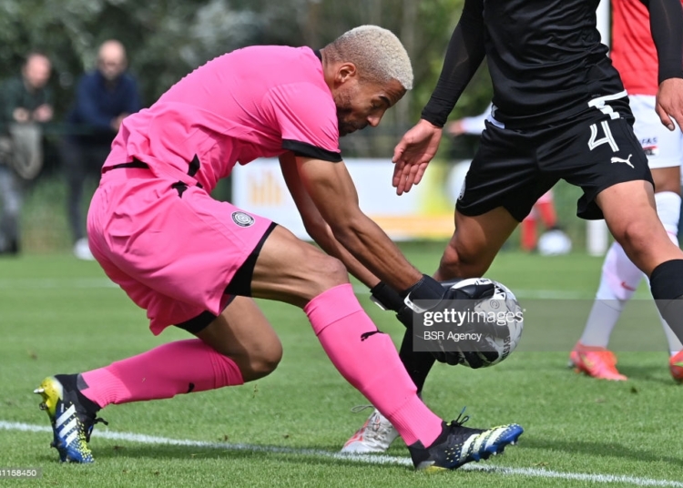 Grèce : OFI Crete, Dévis Epassy sacré joueur du mois de février