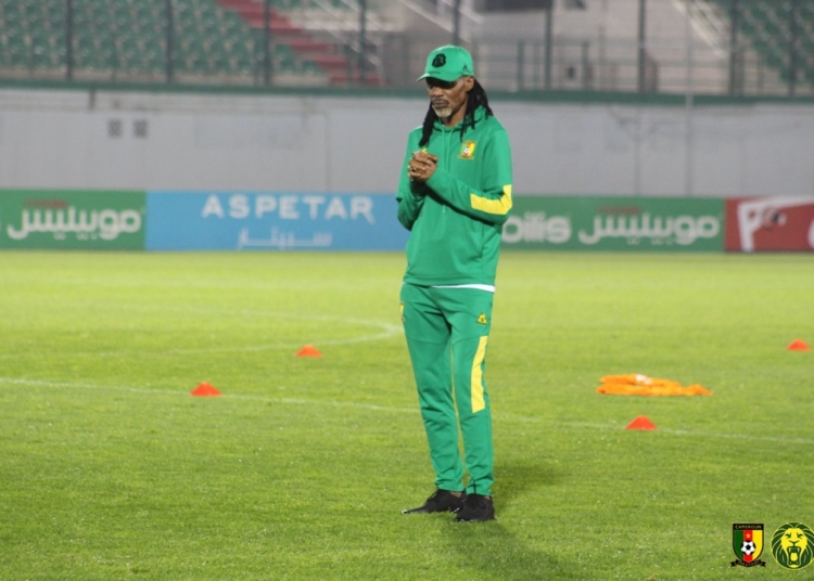 Algérie – Cameroun : Rigobert Song dos au mur