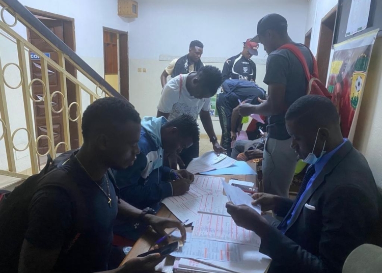 Salaires impayés : les joueurs de Tonnerre prennent d’assaut la Fécafoot