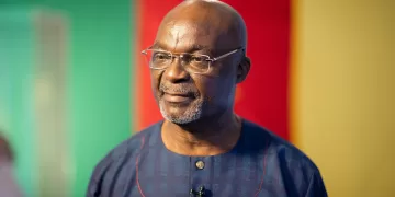 Roger Milla : « le jour où Marc-Vivien Foé est mort sur le terrain »
