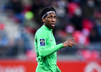 Ligue 2&nbsp;: Neyou voit jaune, Moukoudi invisible