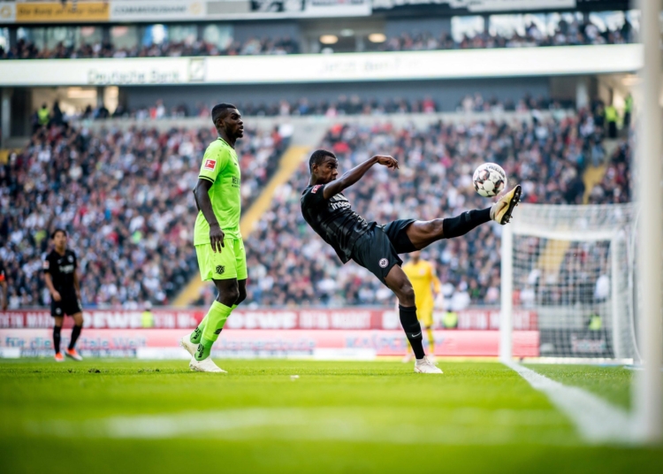 Lions indomptables : le rêve d'une charnière centrale Bella-Kotchap et Evan Ndicka